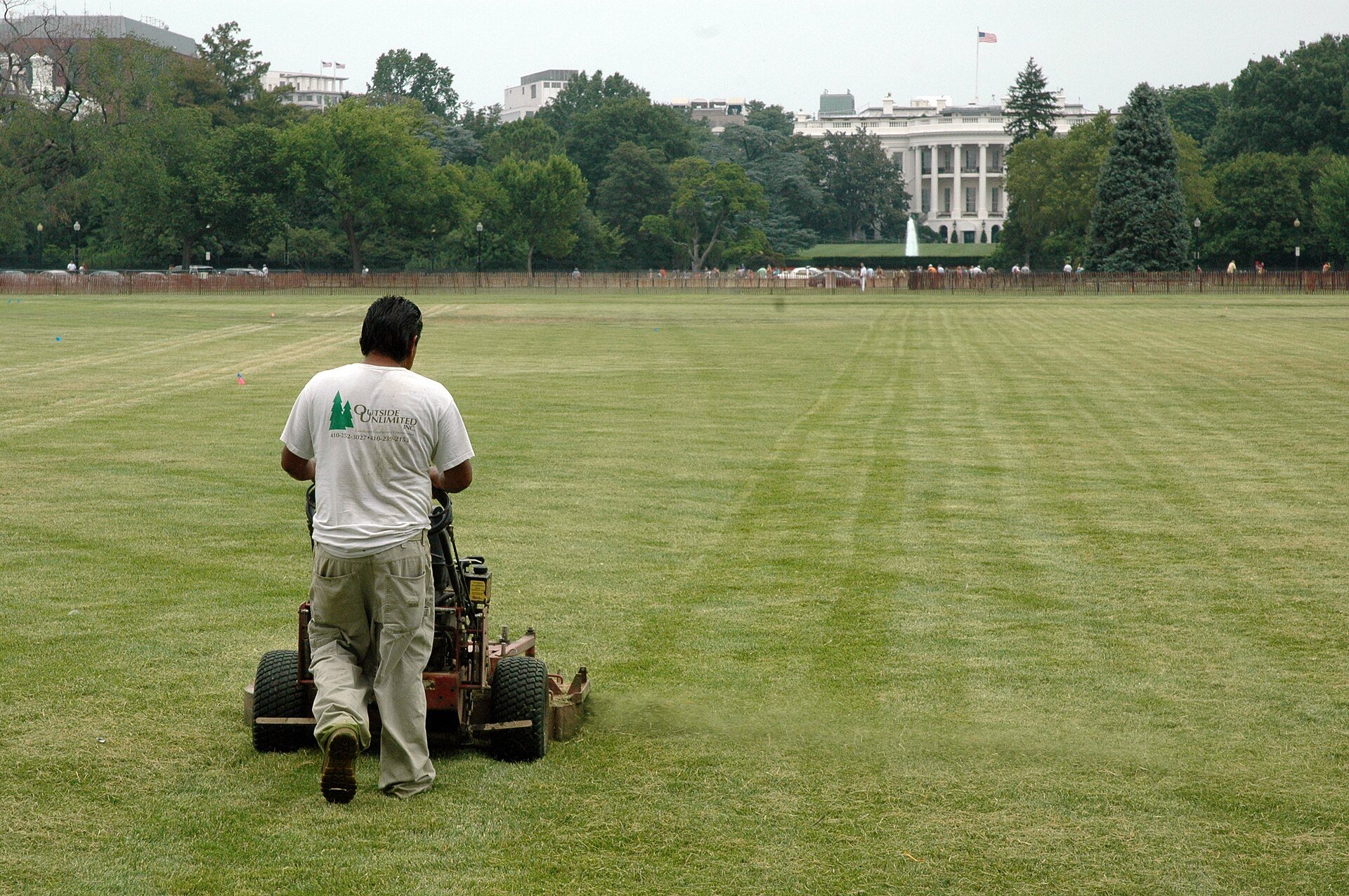 Monthly garden maintenance (300–600 m²) (1)
