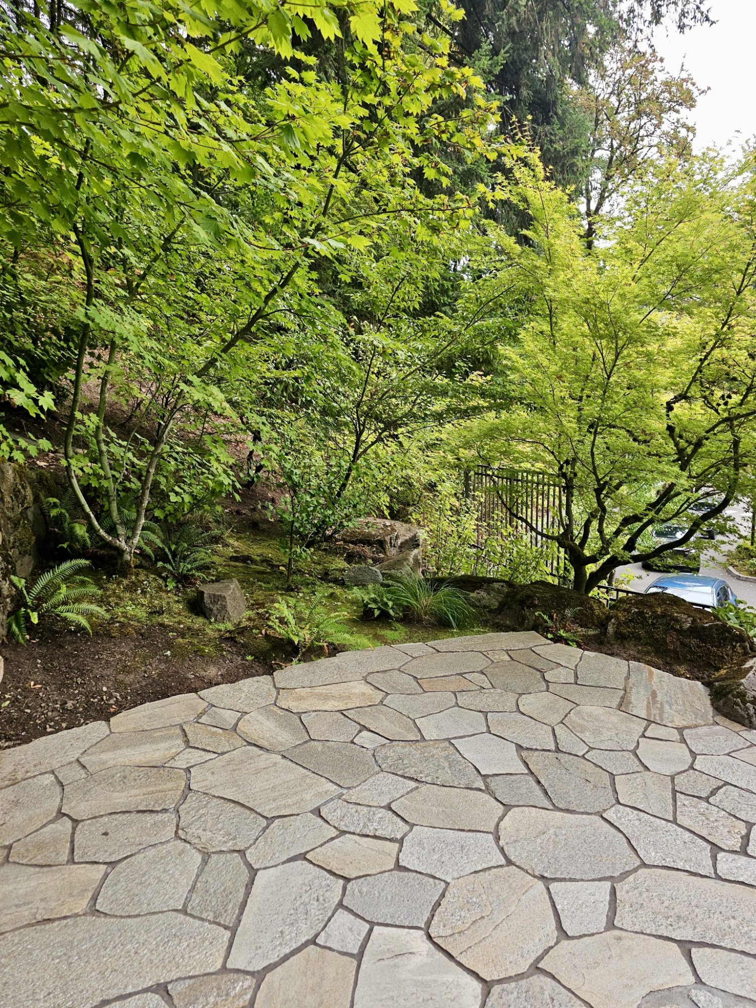 Natural stone crazy-paving terrace (1)