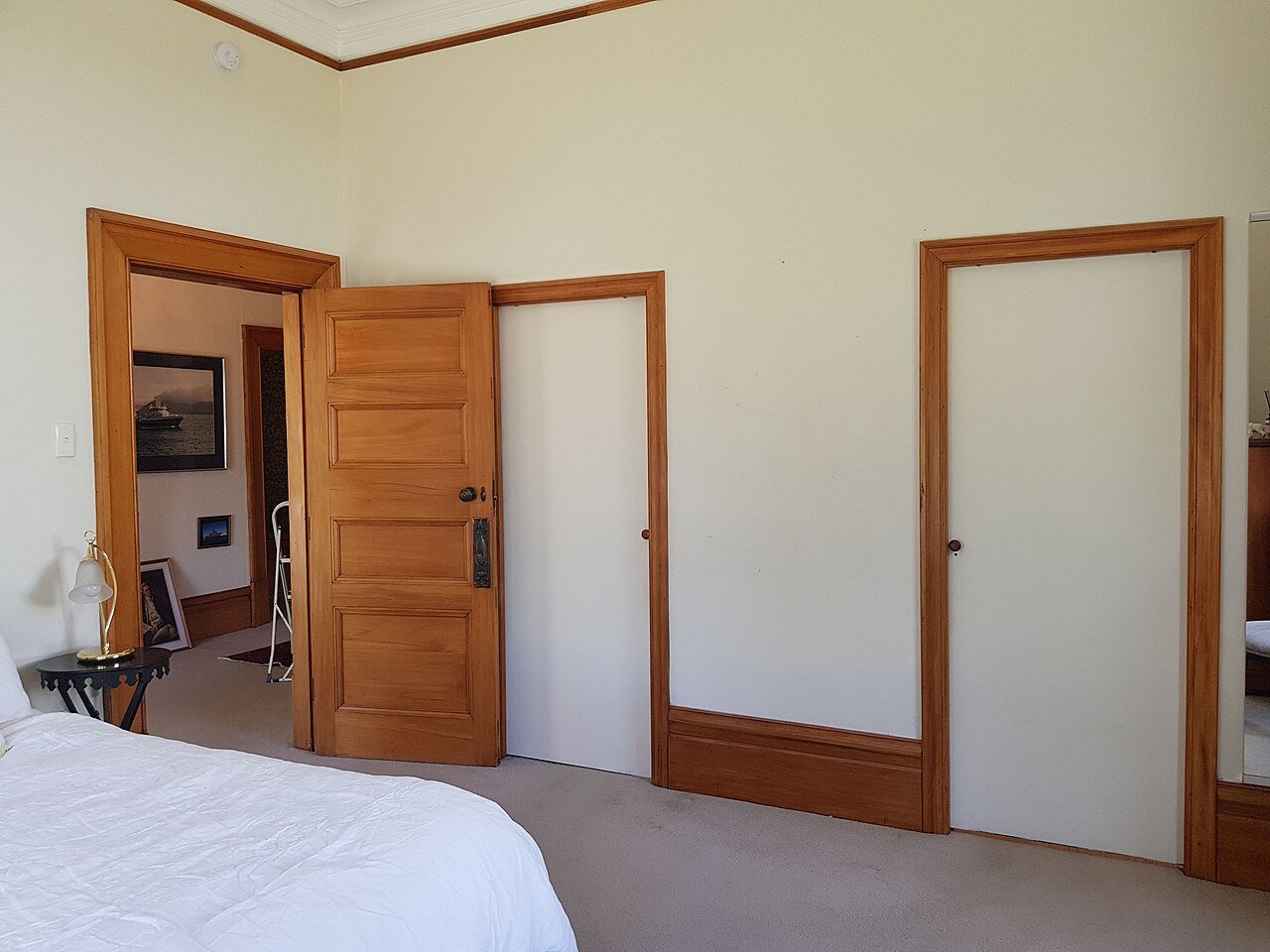 White painted MDF interior door, adjustable frame (1)